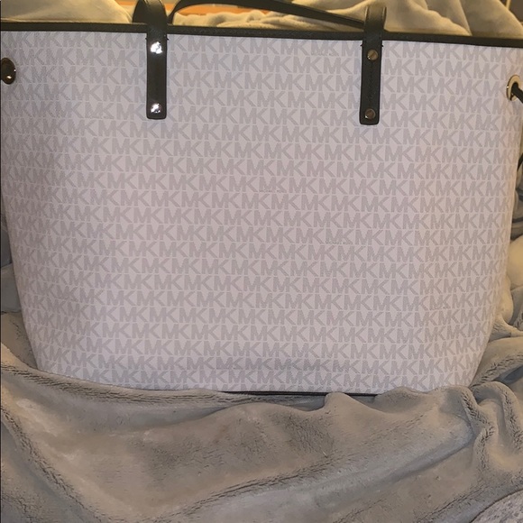 Mk bright white - Picture 2 of 2